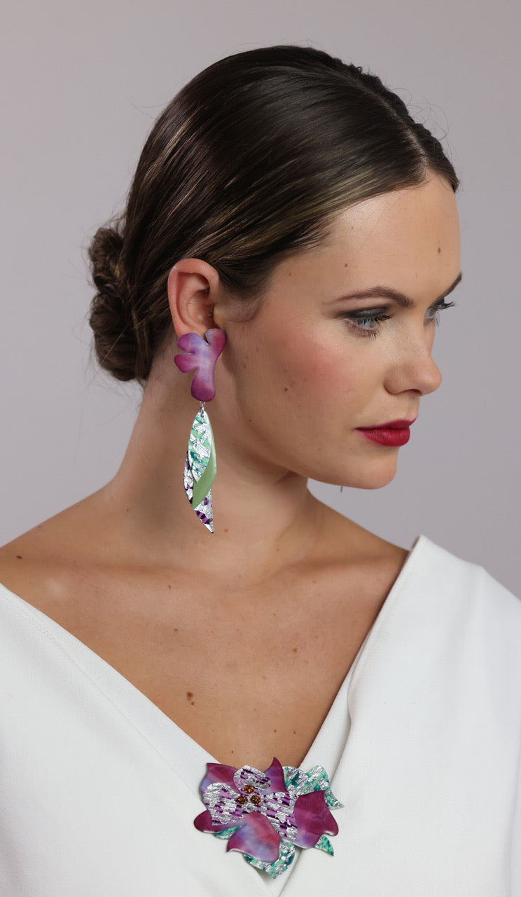 Blossoms “Sweet-pea” earrings in silk & sgraffito