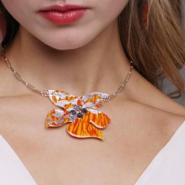 Móinéir sgraffito necklace in gorse/silver - Rothlú