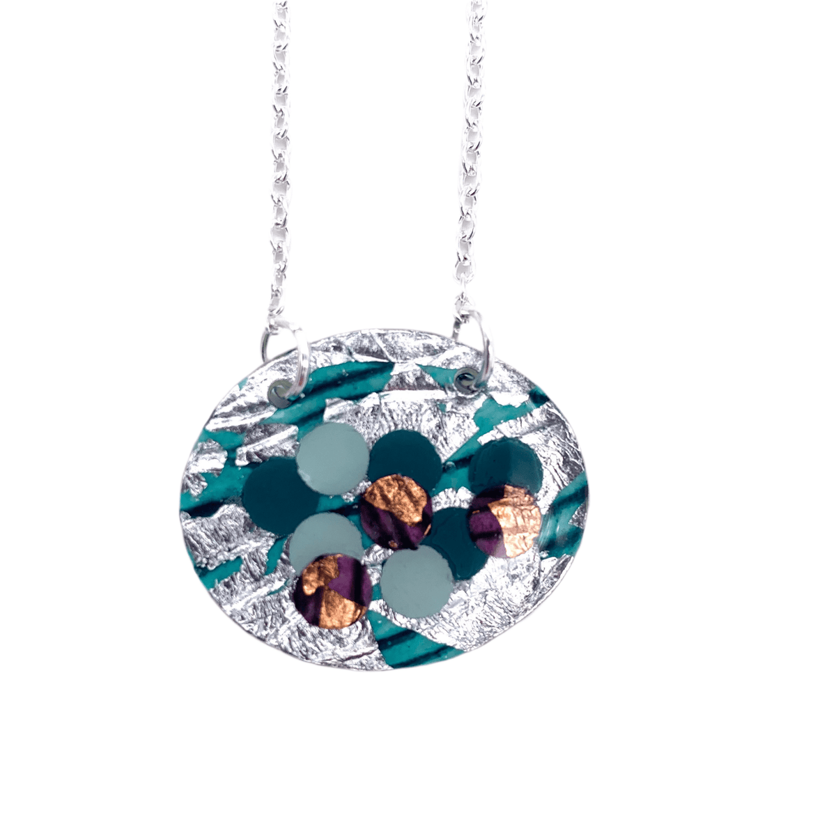 Pebble sgraffito textile necklace in seablues/silver - Rothlú