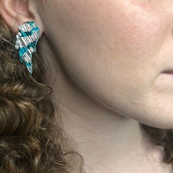 Wings of Desire sgraffito earrings in silver/sea blue - Rothlú