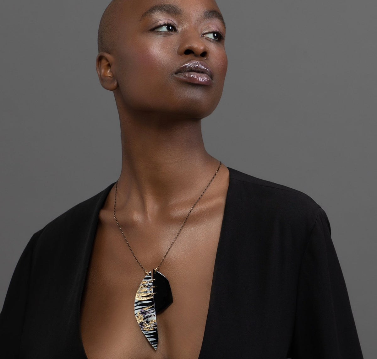 Easca batik textile necklace in dove/black/gold - Rothlú
