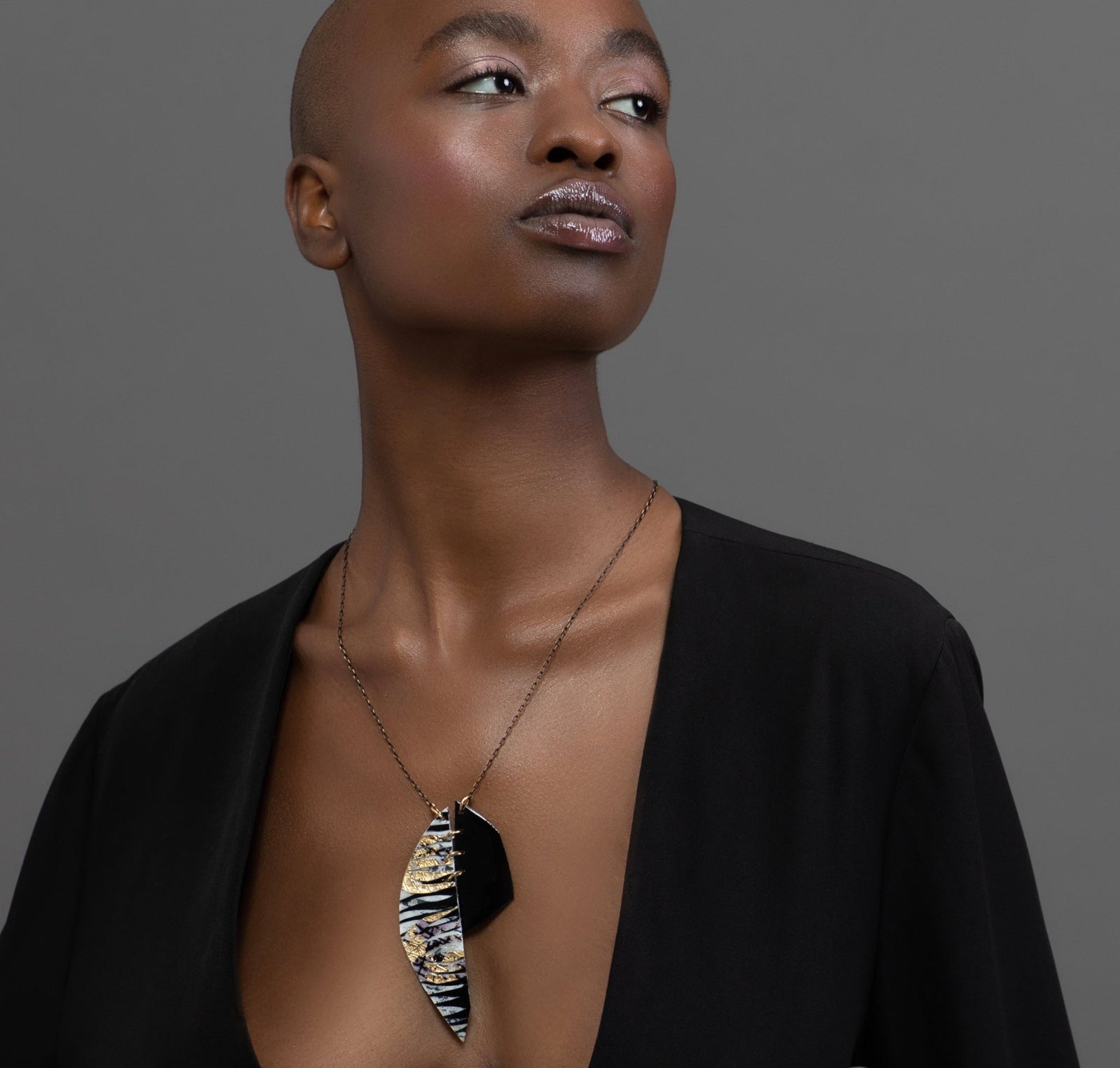 Easca batik textile necklace in dove/black/gold - Rothlú