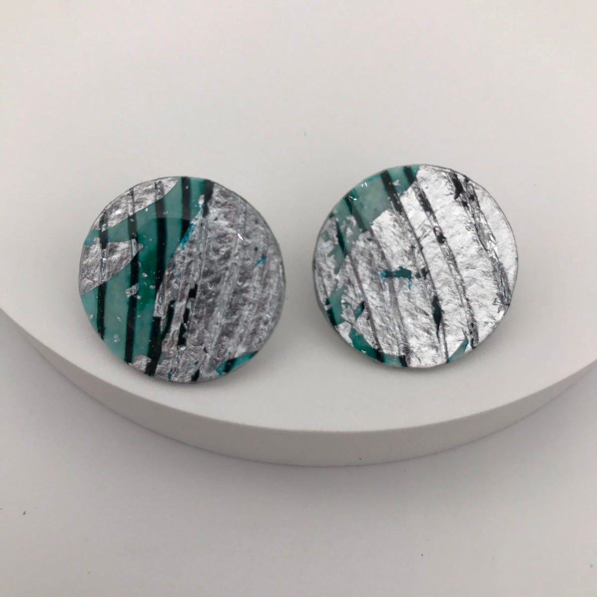 Ró sgraffito earrings in silver/aqua