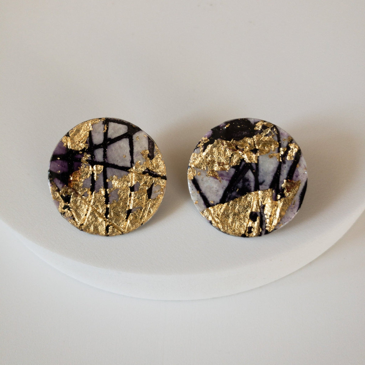 Ró sgraffito earrings in gold/black - Rothlú