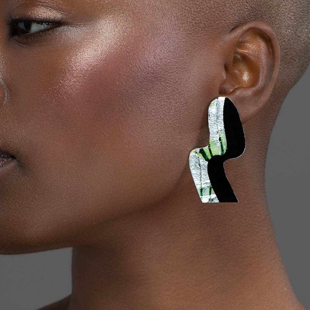 Swerve post earrings in silver/green sgraffito and black - Rothlú