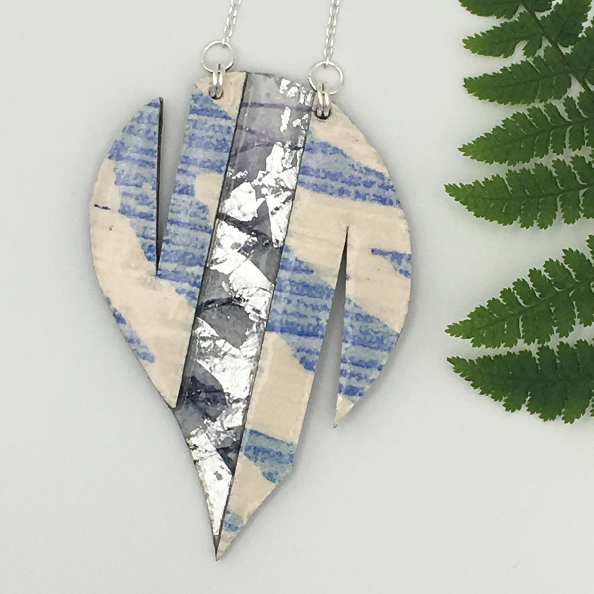 Thymian batik textile necklace in ice blue/silver/aubergine - Rothlú
