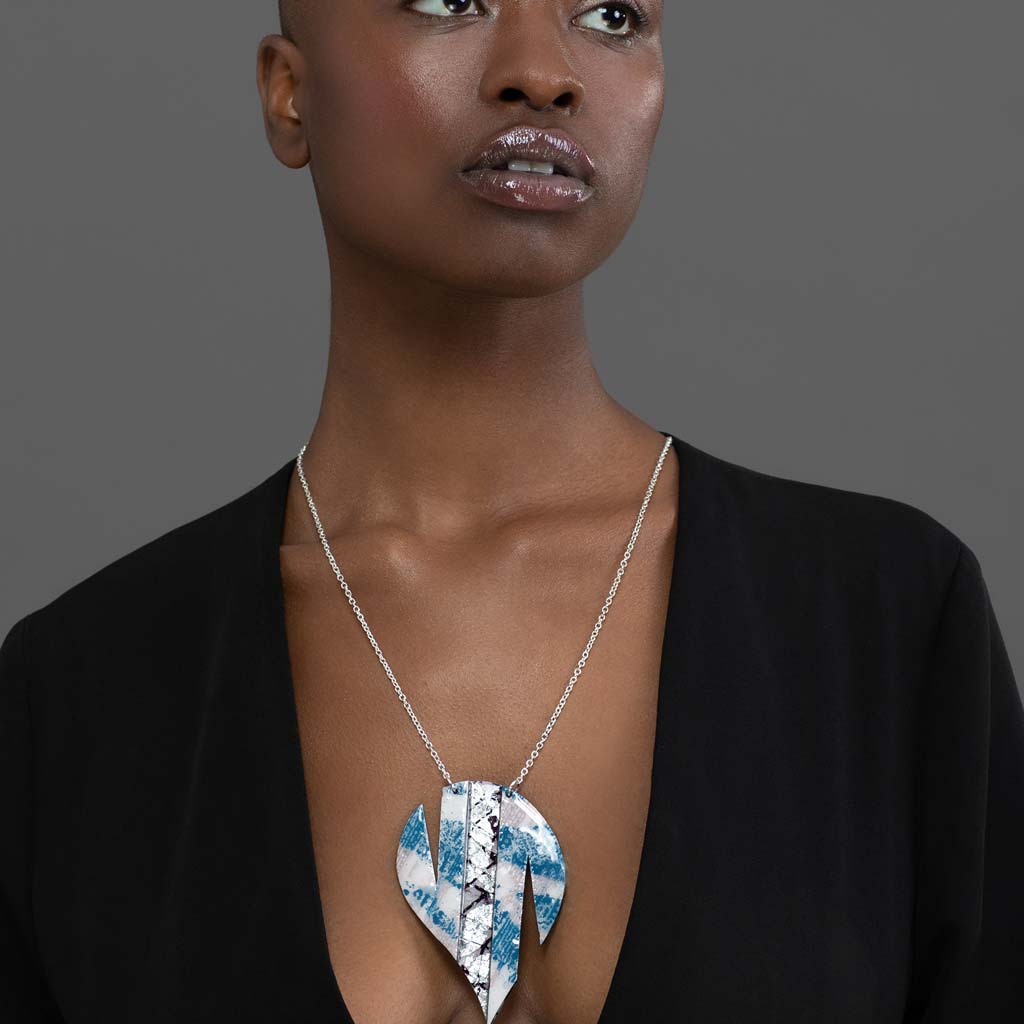 Thymian batik textile necklace in ice blue/silver/aubergine - Rothlú